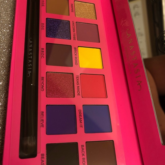 BNIB! Anastasia BH X Alyssa Edwards Eyeshadow 🎨 - Picture 8 of 8